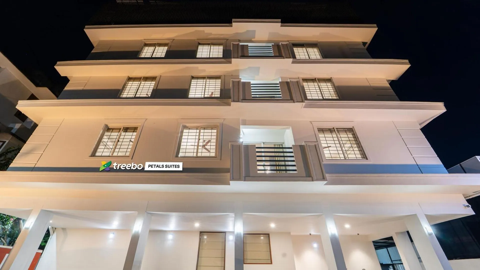 Treebo Petals Suites Kochi ホテル
