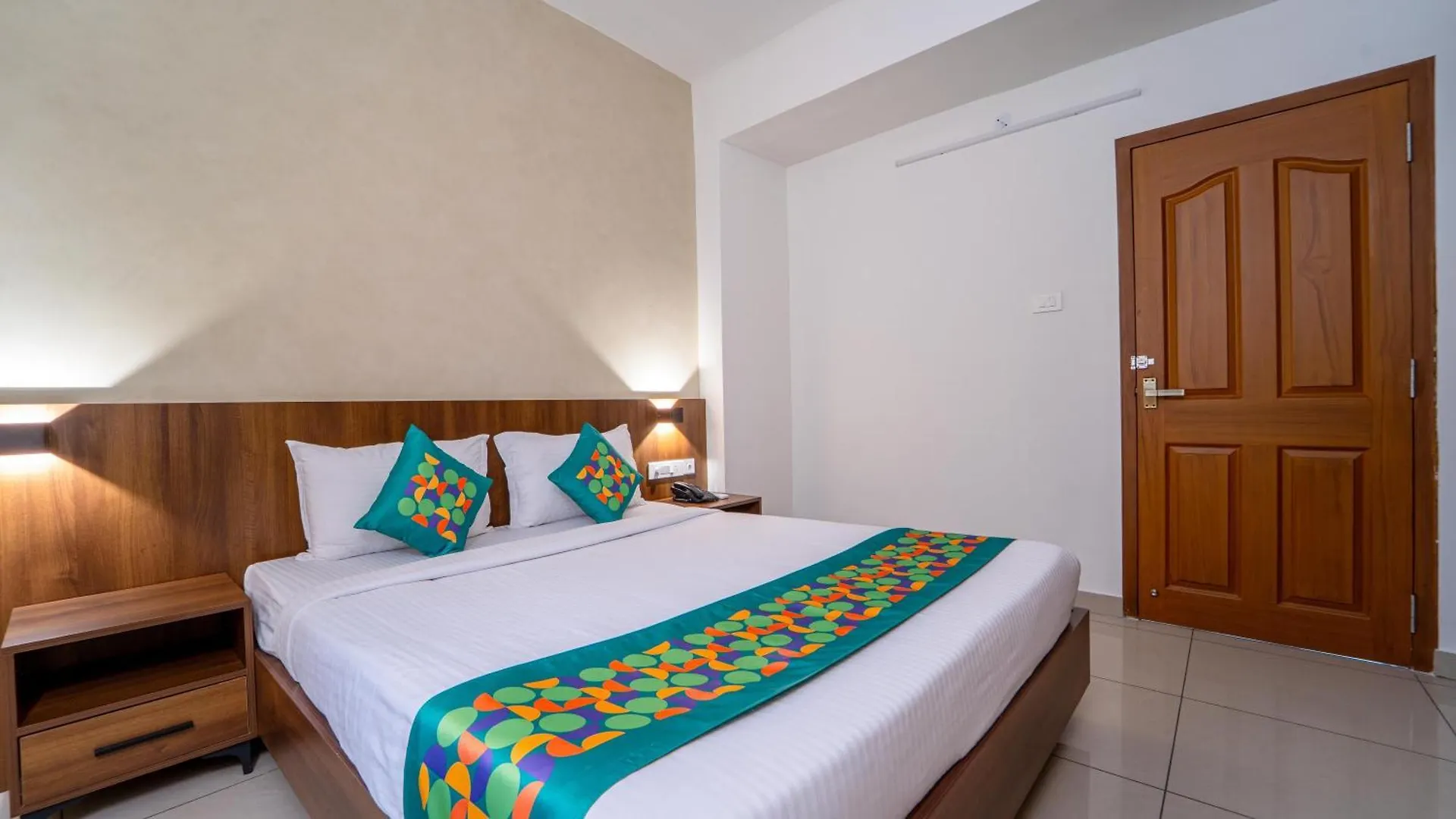 ホテル Treebo Petals Suites Kochi