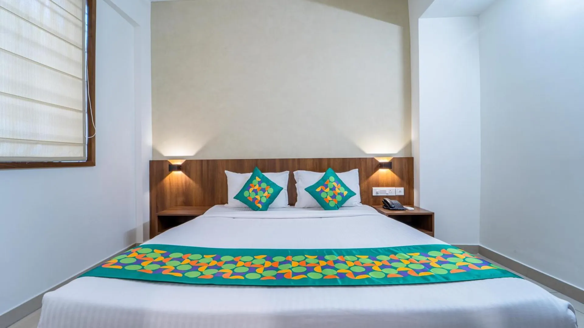 Treebo Petals Suites Kochi ホテル