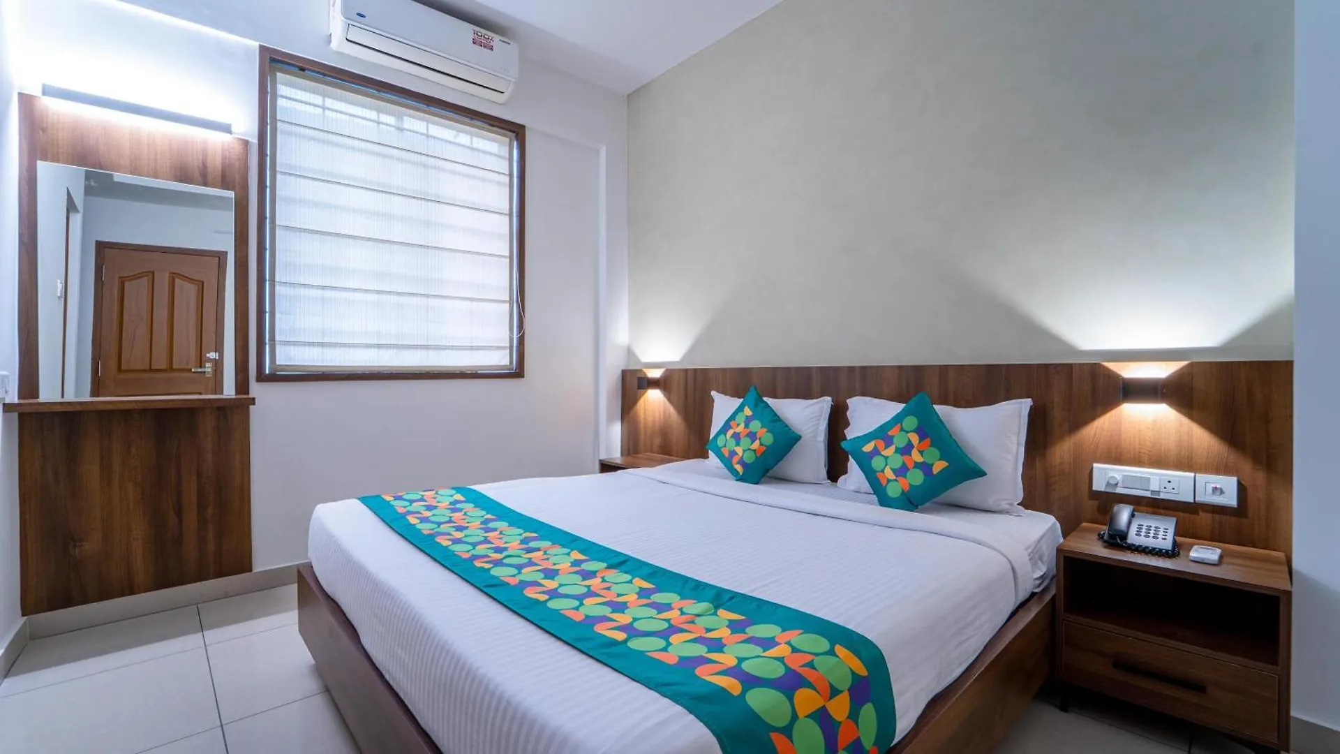 Treebo Petals Suites Kochi 3*,  インド