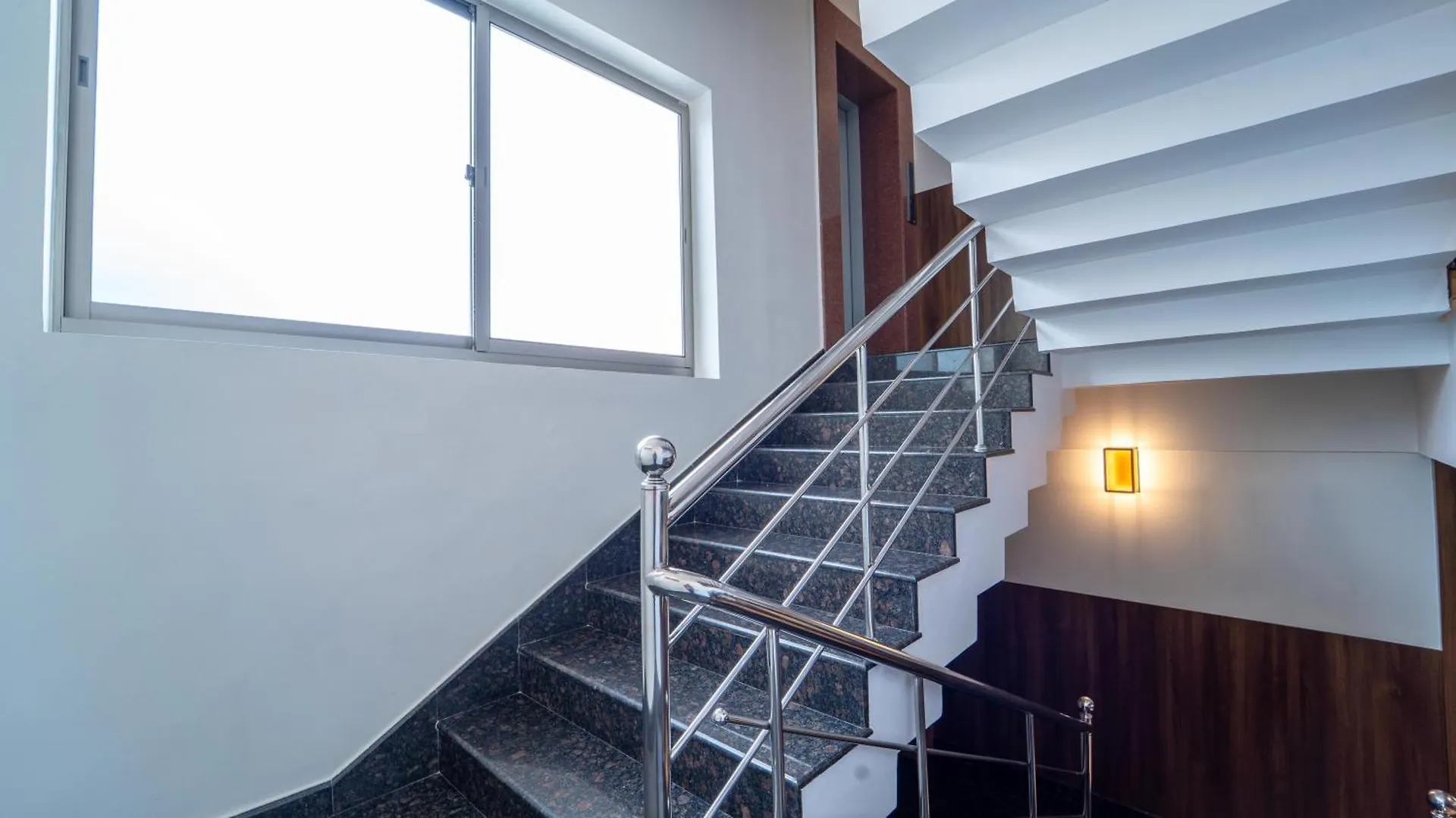 Otel Treebo Petals Suites Kochi